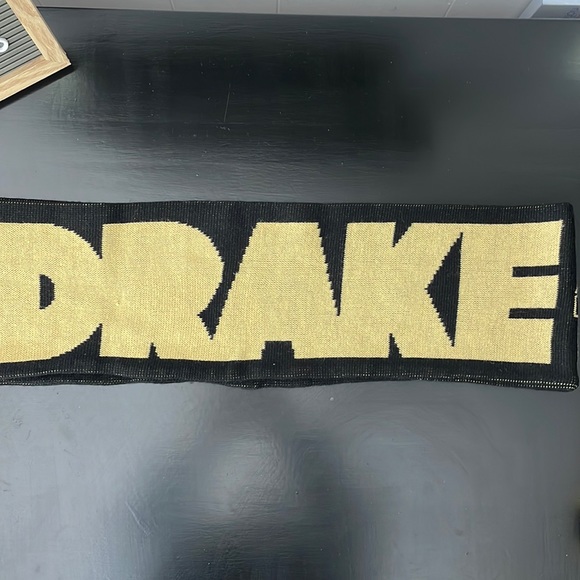 DRAKE Concert Tour Fringe Scarf 2013 VIP Cold weather Knit 58”x 7” - Picture 2 of 8
